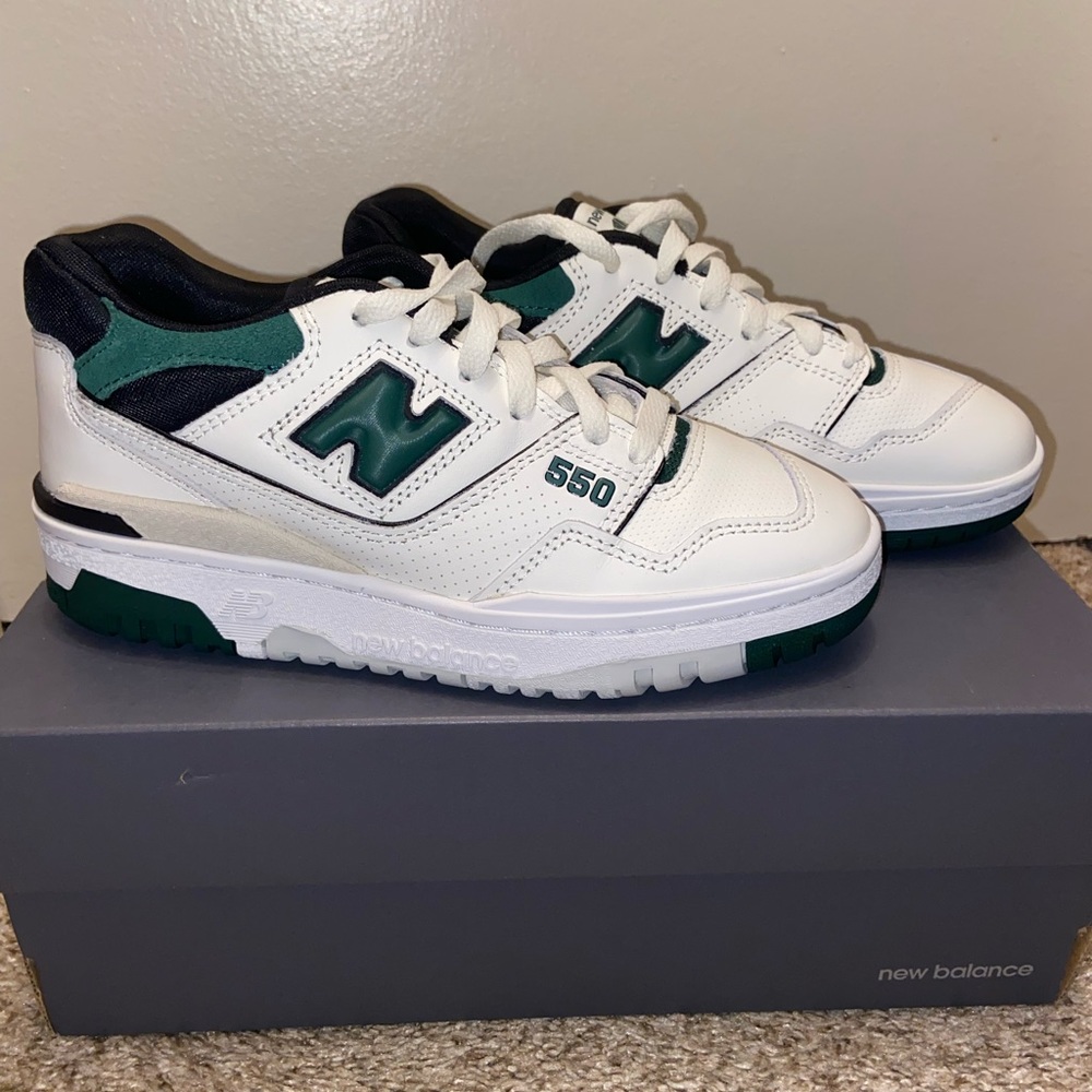 New Balance 550 - BRAND NEW PRISTINE CONDITION